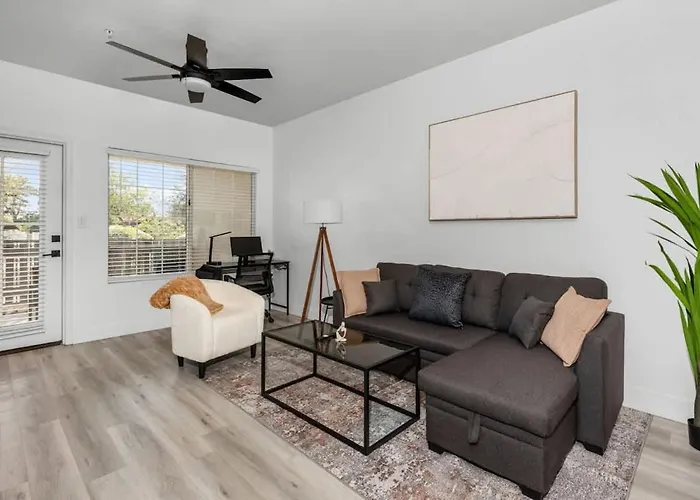 Apartment Sleek 2br-pool, Yoga Rm, Gym, Cabanas, Bbq,prkng