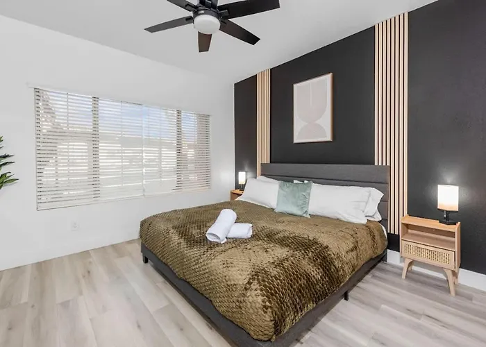 Apartment Sleek 2br-pool, Yoga Rm, Gym, Cabanas, Bbq,prkng Scottsdale