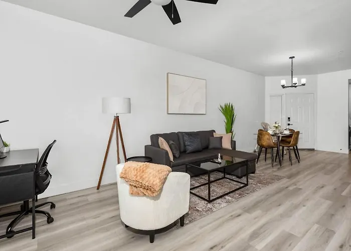 Sleek 2br-pool, Yoga Rm, Gym, Cabanas, Bbq,prkng * Scottsdale