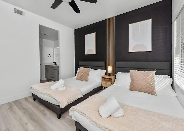 Sleek 2br-pool, Yoga Rm, Gym, Cabanas, Bbq,prkng Apartment