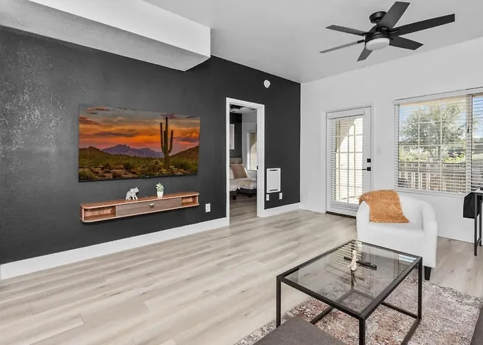 Sleek 2br-pool, Yoga Rm, Gym, Cabanas, Bbq,prkng Apartment