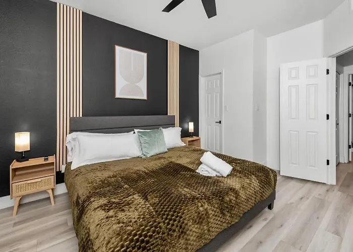 Apartment Sleek 2br-pool, Yoga Rm, Gym, Cabanas, Bbq,prkng
