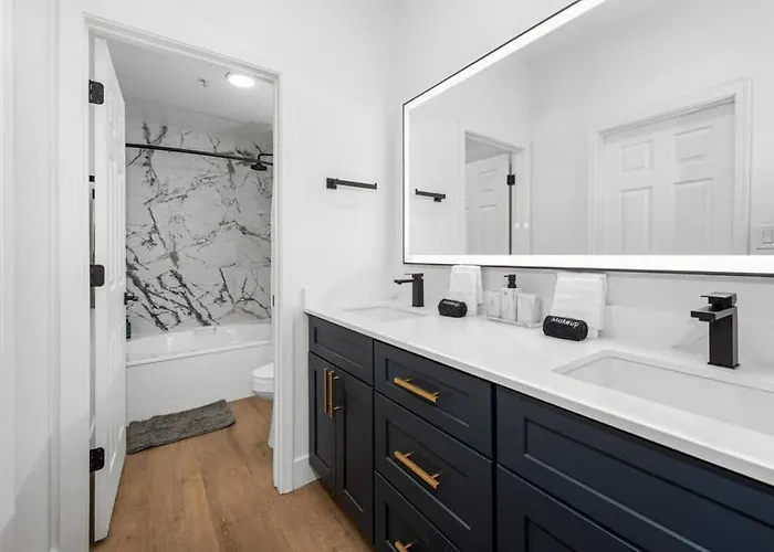 Apartment Sleek 2br-pool, Yoga Rm, Gym, Cabanas, Bbq,prkng