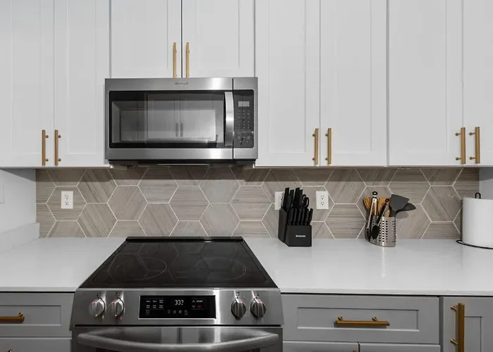 Sleek 2br-pool, Yoga Rm, Gym, Cabanas, Bbq,prkng Scottsdale