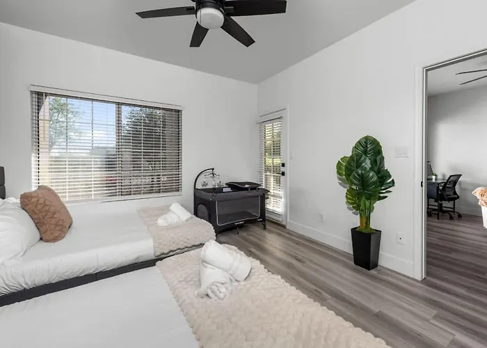 Sleek 2br-pool, Yoga Rm, Gym, Cabanas, Bbq,prkng Scottsdale