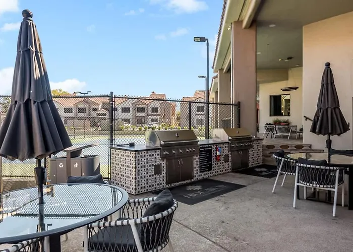 Sleek 2br-pool, Yoga Rm, Gym, Cabanas, Bbq,prkng *