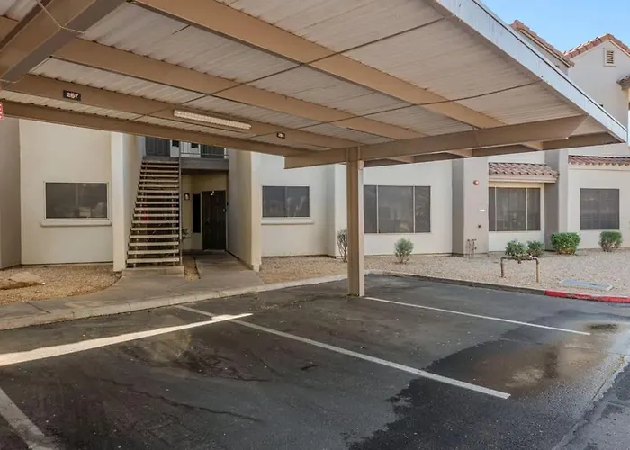Sleek 2br-pool, Yoga Rm, Gym, Cabanas, Bbq,prkng