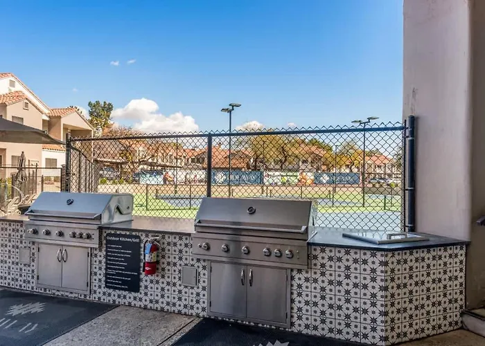Sleek 2br-pool, Yoga Rm, Gym, Cabanas, Bbq,prkng *