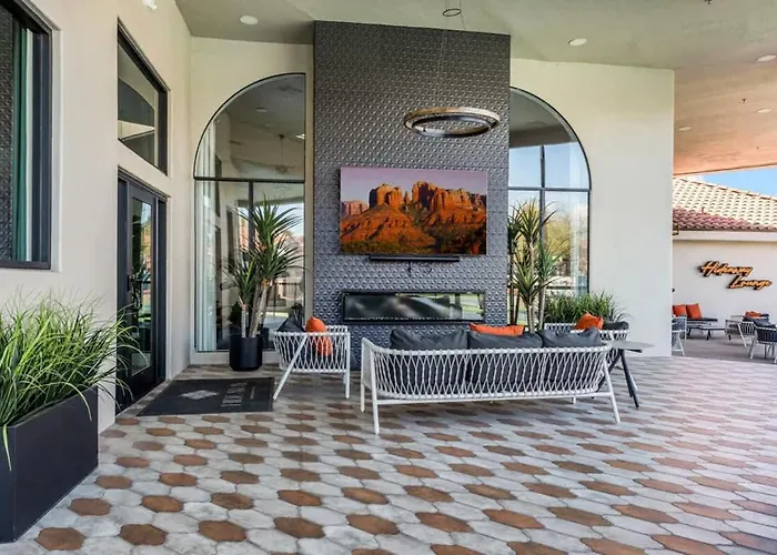 Sleek 2br-pool, Yoga Rm, Gym, Cabanas, Bbq,prkng