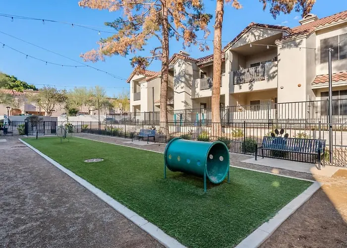 Sleek 2br-pool, Yoga Rm, Gym, Cabanas, Bbq,prkng Scottsdale