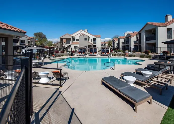 Apartment Sleek 2br-pool, Yoga Rm, Gym, Cabanas, Bbq,prkng